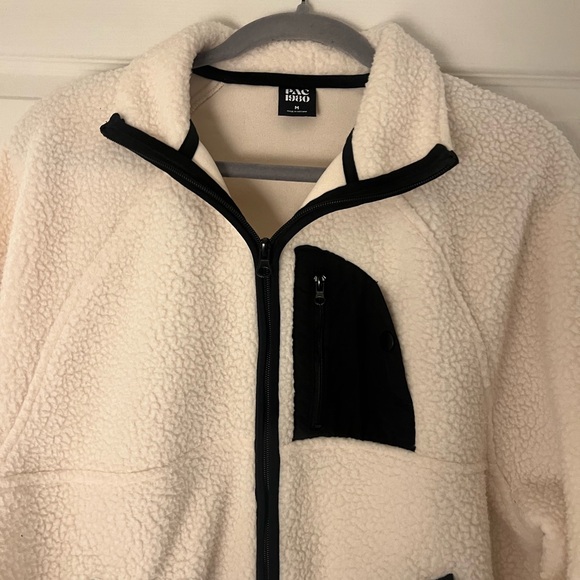PacSun Ivory/Black Zip Up Sherpa Medium - Picture 3 of 5